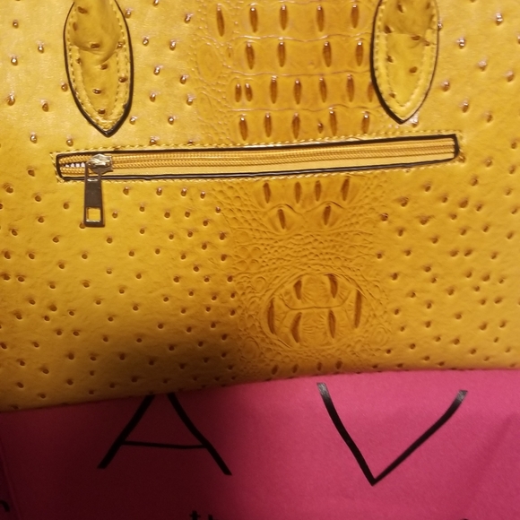 Handbag - Picture 4 of 11